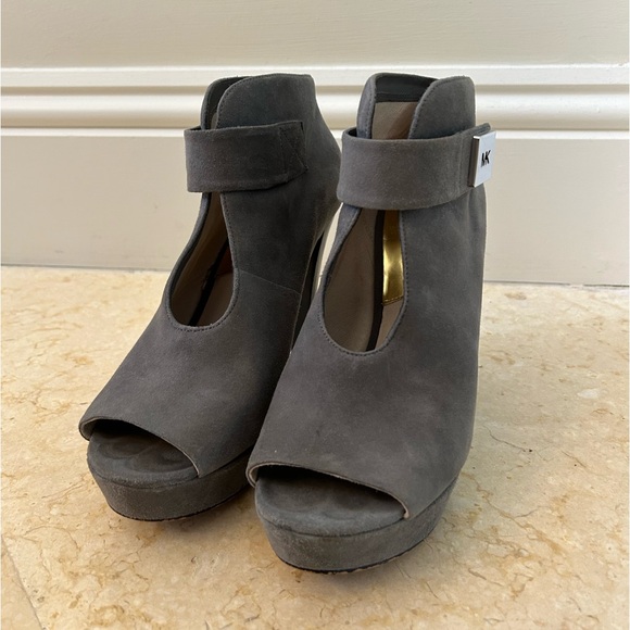 Michael Kors heels - Picture 2 of 5